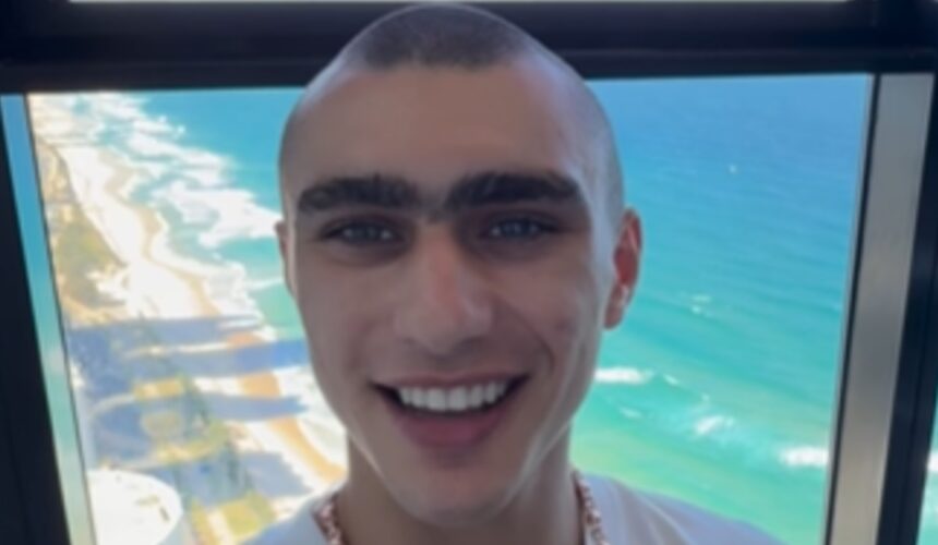 ''No telefono, non si può parlare, non si può leggere…'': Achille Costacurta sui social svela dove vola per 10 giorni - Gossip.it