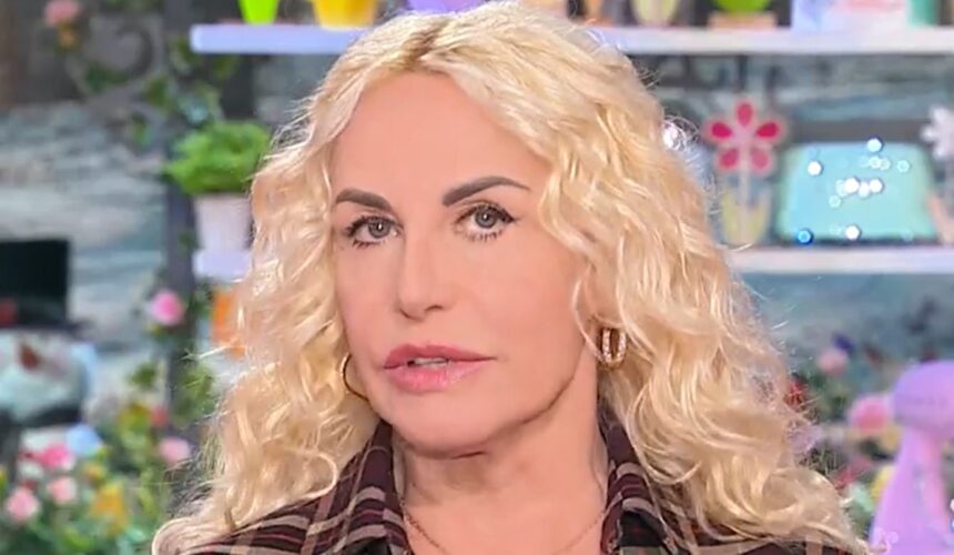 ''Fatico a respirare'': Antonella Clerici in diretta tv svela il problema di salute che l’affligge da un po’ di tempo - Gossip.it
