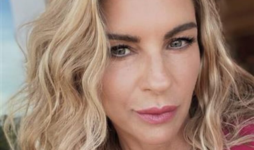 ''E’ un momento sgradevole per ogni donna'': Martina Colombari svela come vive la menopausa - Gossip.it