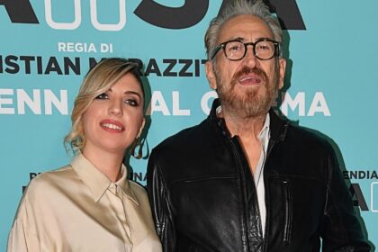 Marco Giallini alla première del suo film a Roma con la compagna 36enne Giorgia Battisti: foto - Gossip.it