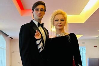 ''A noi non importa'': Patty Pravo felice col fidanzato Simone Folco, più giovane di lei di oltre 40 anni, foto - Gossip.it