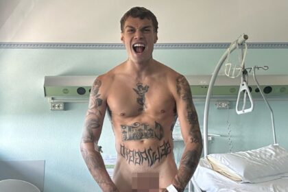 Blanco posta foto completamente nudo in ospedale, fan preoccupati e mistero: cosa sappiamo - Gossip.it