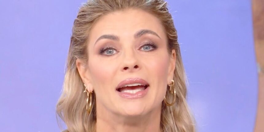 ''Sono un po’ rigida e fredda, ma è un’insicurezza'': Martina Colombari si commuove dalla Balivo - Gossip.it