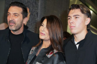 Il primogenito di Buffon e Seredova debutta nella mondanità vip: Louis Thomas con papà Gigi e Ilaria D’Amico all’evento a Milano, foto - Gossip.it