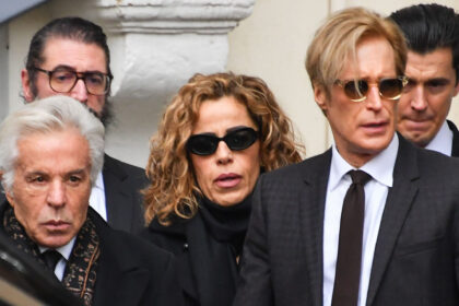 Valentino ''non ha sofferto'': ancora folla alla camera ardente, il compagno rivela le ultime commoventi parole che si sono detti - Gossip.it