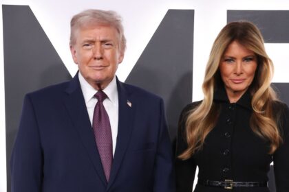 Melania Trump torna sul red carpet col marito Donald: mano nella mano alla premiere del documentario di lei, foto - Gossip.it