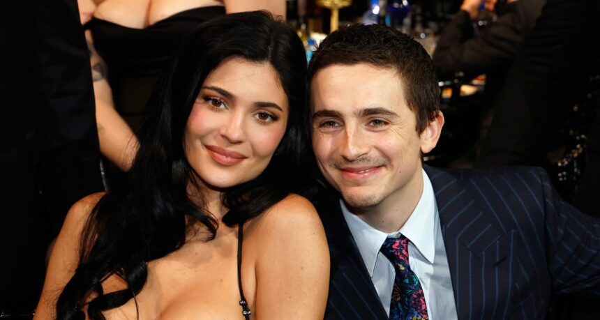 Timothee Chalamet ringrazia la fidanzata Kylie Jenner dopo aver vinto come miglior attore ai Critics Choice Awards 2026