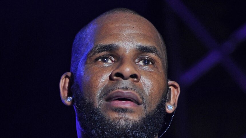 R. Kelly sotto indagine per possesso del numero di telefono del direttore in pensione