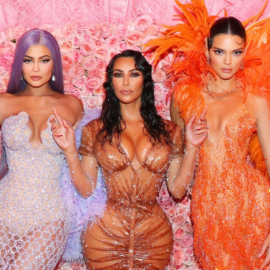 Kim Kardashian e Kylie Jenner parlano della "Maledizione Kardashian"