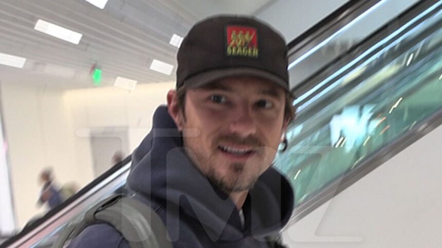 Lewis Pullman dice che è bello ritagliarsi la propria strada a Hollywood