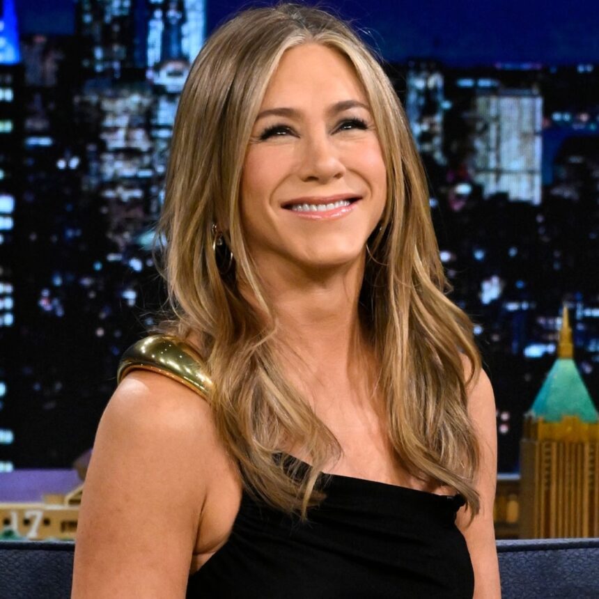 Jennifer Aniston, il fidanzato Jim Curtis alla commedia di Sean Hayes