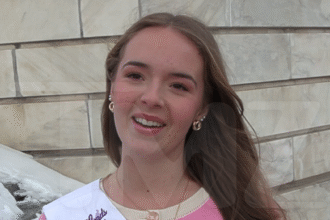 La vincitrice del concorso Kayleigh Bush strappa Miss America dopo essere stata privata della corona