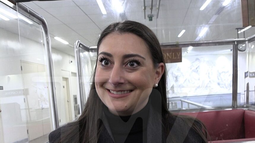 La rappresentante Sara Jacobs afferma che il Congresso è fondamentalmente come il liceo