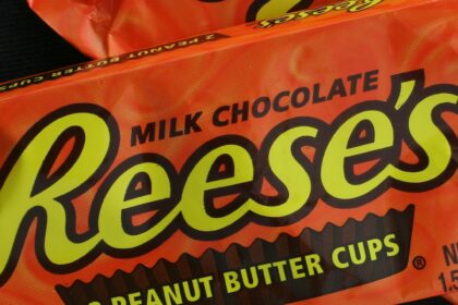 La ricetta delle tazze di burro di arachidi di Reese è stata modificata, affermazioni della famiglia dell'inventore