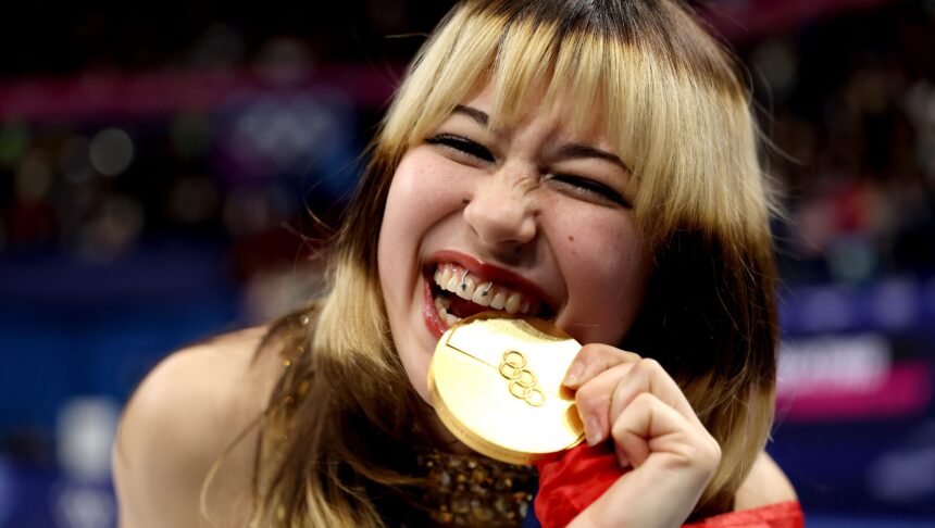 Informazioni sul fantastico piercing che ha sul labbro superiore - Vita a Hollywood