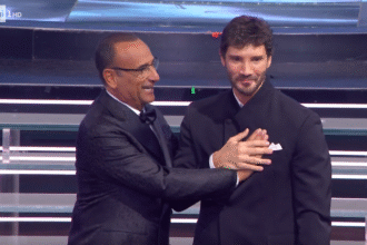 Stefano De Martino sarà il conduttore del Sanremo 2027: l'annuncio ufficiale e la commozione sul palco dell'Ariston - Gossip.it