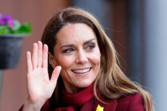 Kate Middleton rifiuta l'autografo a causa delle regole reali
