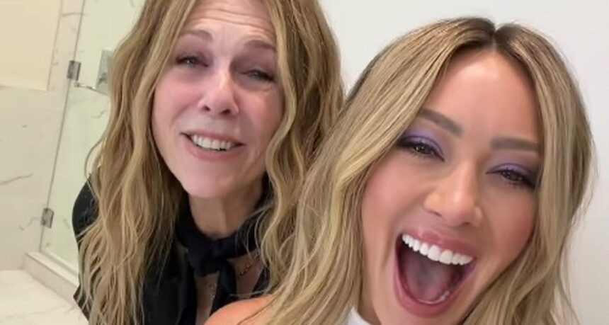Hilary Duff ritrova la mamma di "Alza la voce", Rita Wilson, oltre 20 anni dopo l'uscita del film