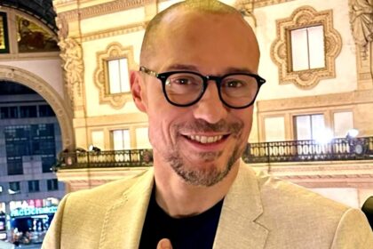 ''Mio figlio fa il cameriere'': Stefano Accorsi si racconta e svela la professione di Orlando, avuto da Laetitia Casta - Gossip.it