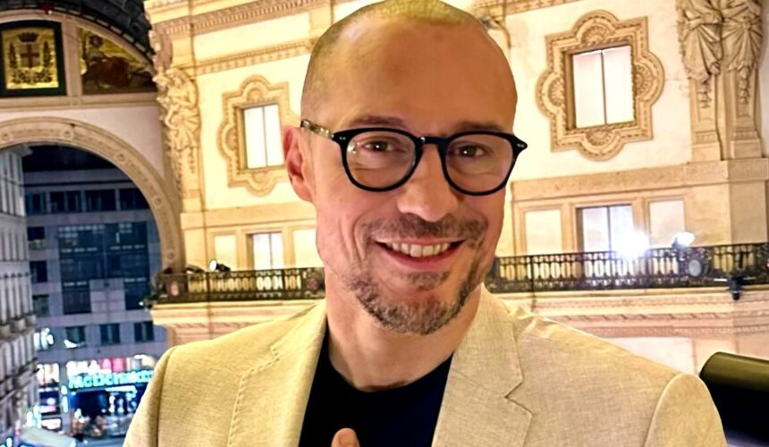 ''Mio figlio fa il cameriere'': Stefano Accorsi si racconta e svela la professione di Orlando, avuto da Laetitia Casta - Gossip.it