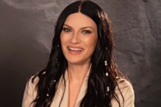 Laura Pausini arriva a Sanremo: al Tg1 confessa quale famoso divo di Hollywood ha scartato per un suo videoclip, ecco chi - Gossip.it