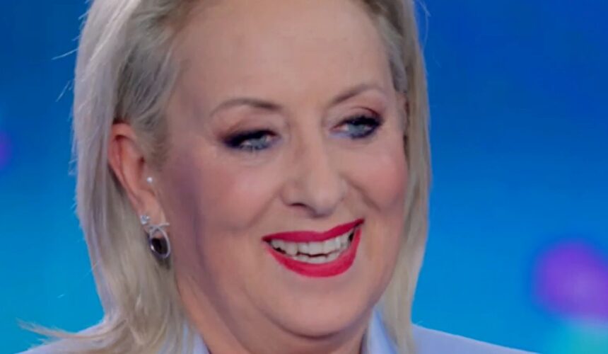 ''Quando faccio le pulizie di casa mi vesto come per andare in televisione'': Carolyn Smith continua a lottare con il sorriso contro la malattia - Gossip.it
