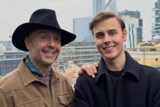 Il figlio di Joe Bastianich, Ethan, si è trasferito in Italia dagli USA e lavora col famoso papà: ''Qui ho trovato l’amore con un ragazzo di Torino'' - Gossip.it