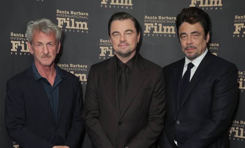 Leonardo DiCaprio riceve un premio al Santa Barbara Film Festival dopo aver assistito al Super Bowl