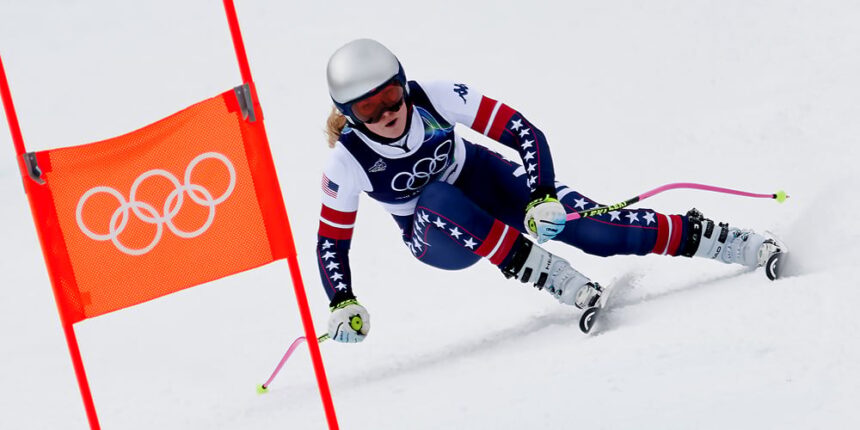 Lindsey Vonn cade per 13 secondi nella gara di discesa delle Olimpiadi invernali 2026 dopo aver strappato il legamento crociato anteriore