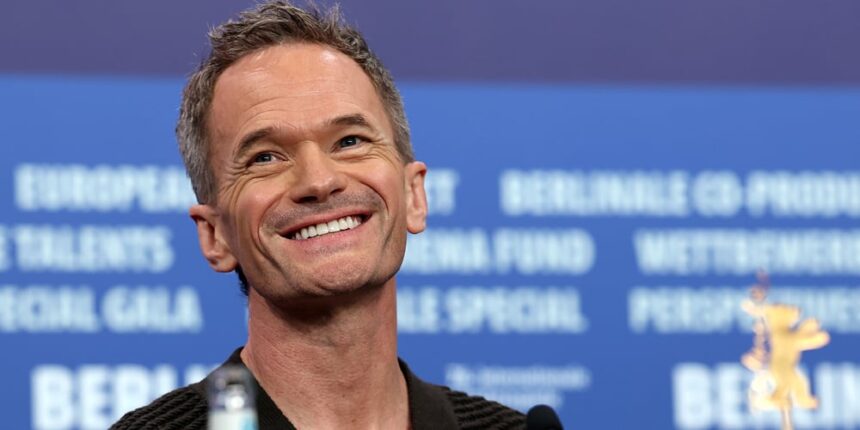 Neil Patrick Harris afferma di essere "interessato a fare cose apolitiche" mentre promuove "Sunny Day" in Germania