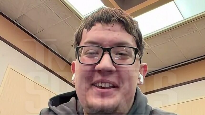 La stella virale del basket NCAA Robbie Avila sceglie "Cream Abdul-Jabbar" come soprannome più divertente