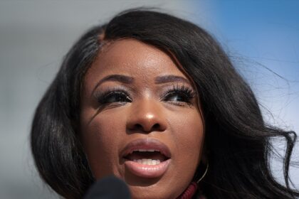 La guardia di sicurezza della deputata americana Jasmine Crockett sarebbe stata uccisa a colpi di arma da fuoco dalla polizia