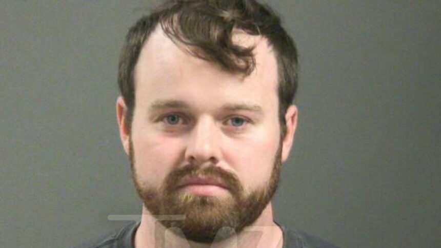 La foto segnaletica del fratello Joseph di Josh Duggar è stata rilasciata dopo l'arresto per abusi sessuali su minori