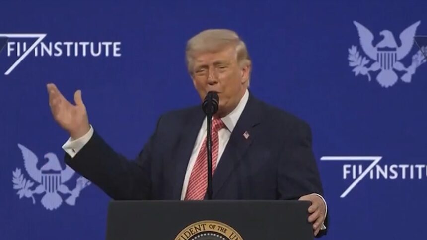 Il presidente Trump afferma inspiegabilmente che le persone possono chiedergli informazioni sul sesso