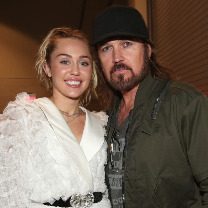 Miley Cyrus sulla presenza di Billy Ray Cyrus durante l'infanzia Fame
