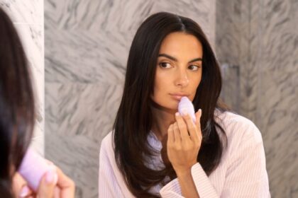 Paige DeSorbo COVERGIRL Maschera per dormire sulle labbra