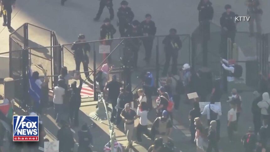 Alcune proteste No Kings si trasformano in un caos violento, mostrano i video