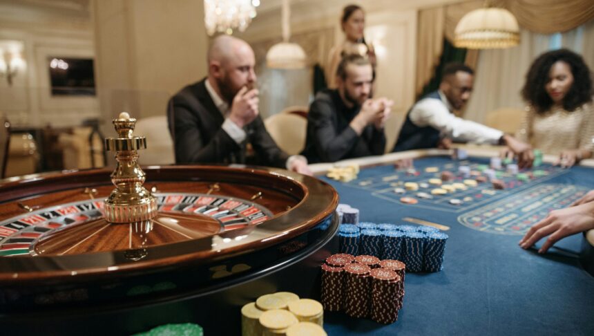 Come i casinò delle lotterie sono diventati la scappatoia dell'intrattenimento in cui si riversano i fan delle celebrità: la vita di Hollywood