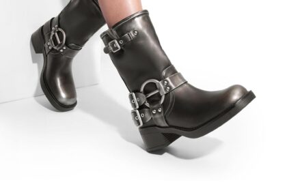 Stivali da moto per Coachella, stile stagione festival