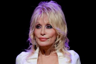 Dolly Parton condivide l'aggiornamento sulla salute dopo lo spavento medico