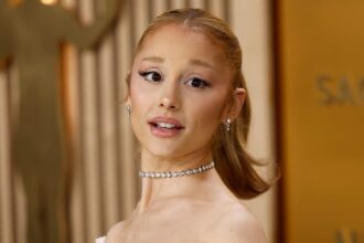 Capelli ricci naturali di Ariana Grande: foto