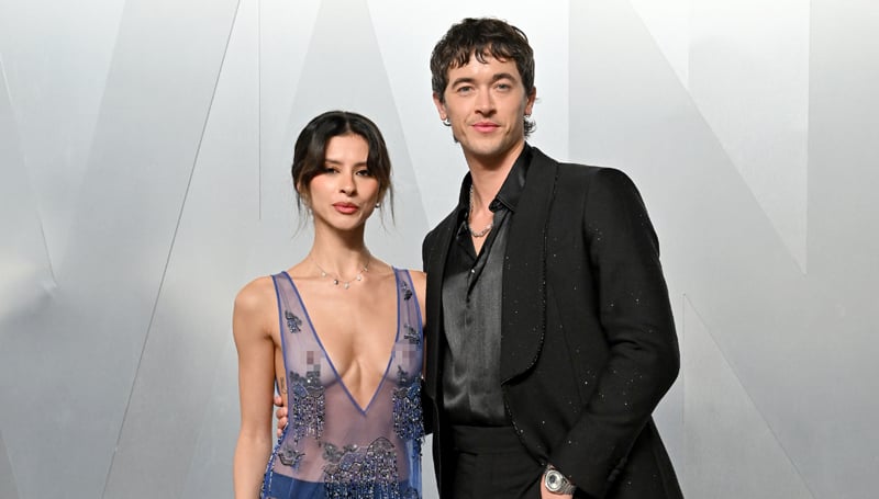 Tom Blyth difende il vestito trasparente della fidanzata Daniela Norman dopo che un commentatore ha detto che sembrava "volgare"