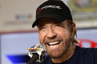 Il figlio e la figlia di Chuck Norris condividono sentiti tributi su Instagram