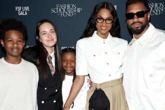 Ciara e Russell Wilson fanno una rara apparizione con i bambini al gala del Fashion Scholarship Fund