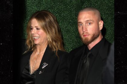 Chet Hanks partecipa alla festa pre-Oscar con la mamma Rita Wilson settimane dopo il problema del viaggio in Colombia