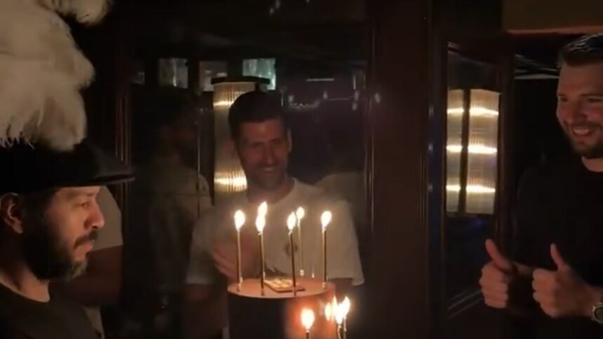 Luka Doncic festeggia il compleanno con Novak Djokovic dopo la vittoria dei Lakers