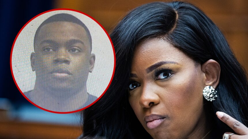 Secondo quanto riferito, la guardia del corpo uccisa di Jasmine Crockett era stata arrestata numerose volte