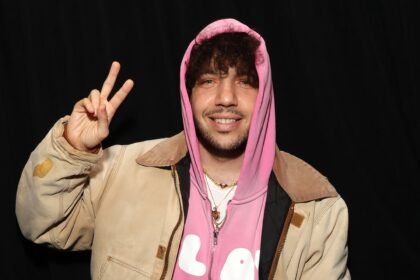 Benny Blanco sull'igiene, il cattivo odore dopo i piedi sporchi