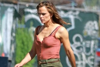 Jennifer Garner sembra pronta per l'azione durante le riprese del film "One Attempt Remaining" a Los Angeles