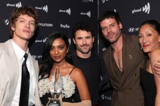 Connor Storrie, Francois Arnaud e le star di 'Heated Rivalry' si riuniscono ai GLAAD Media Awards per premiare la migliore nuova serie TV